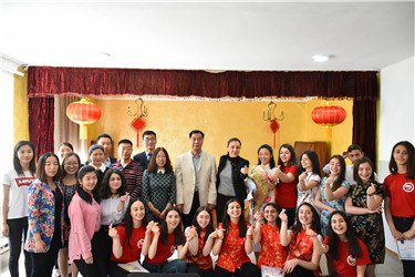 孔院教师与学生大合影.jpg