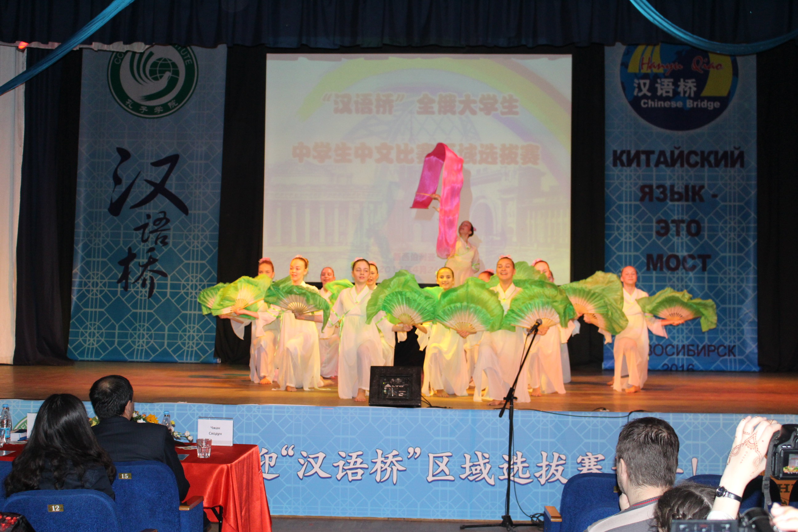 图二:“二次呼吸”开场舞.JPG