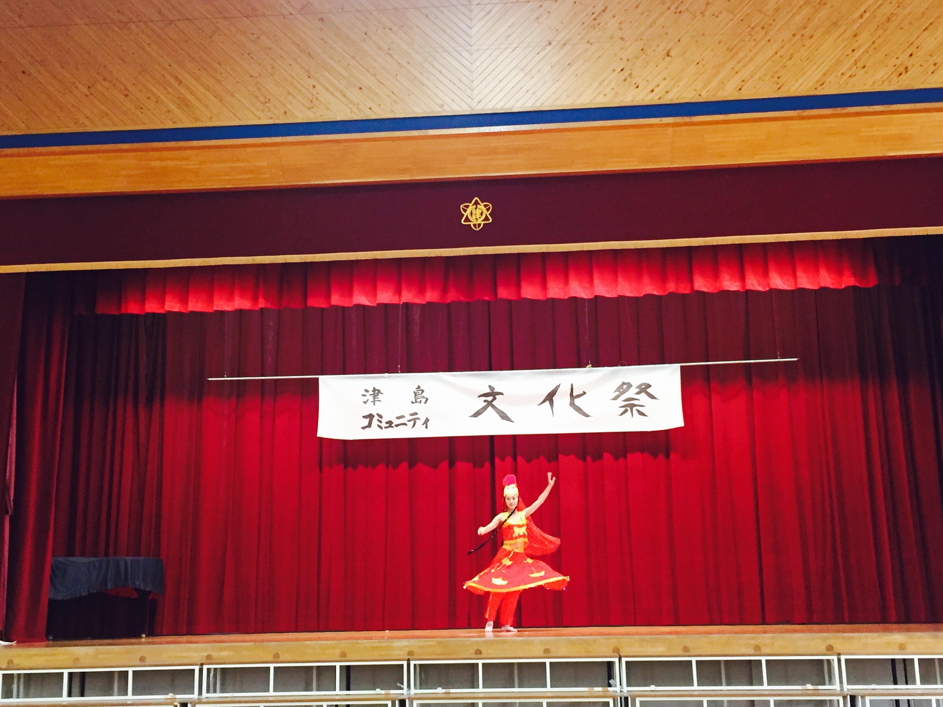 留学生舞蹈表演.JPG